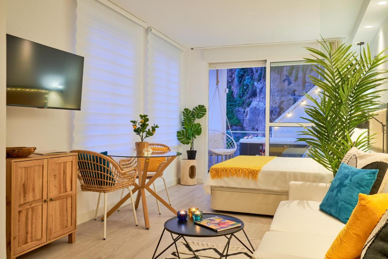 Suite Roca Chica Torremolinos Eksteriør billede
