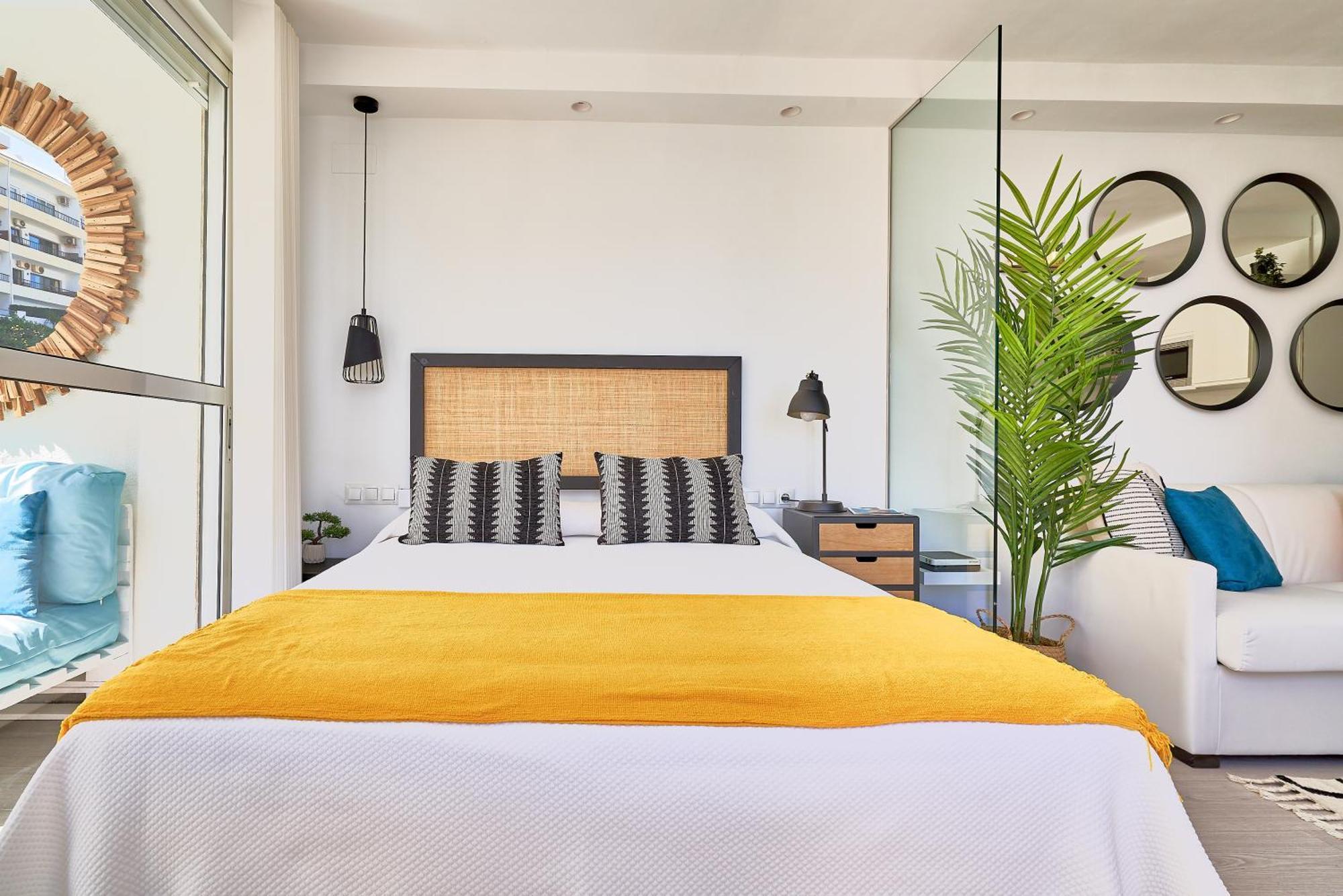 Suite Roca Chica Torremolinos Eksteriør billede